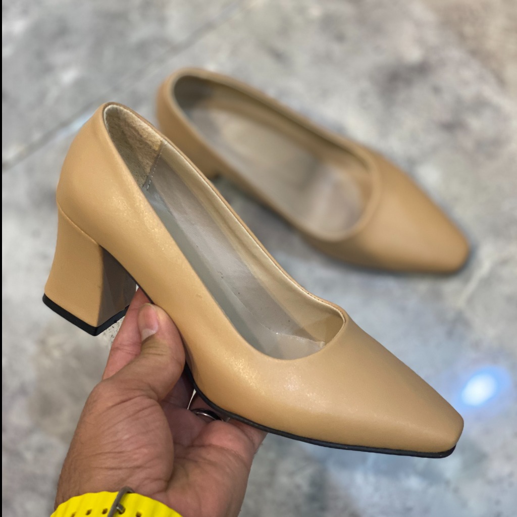 کفش پاشنه دار مجلسی کرم و مشکی سایز 37 تا 40