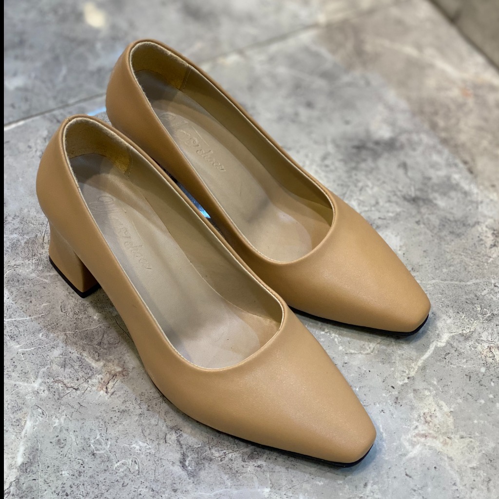 کفش پاشنه دار مجلسی کرم و مشکی سایز 37 تا 40