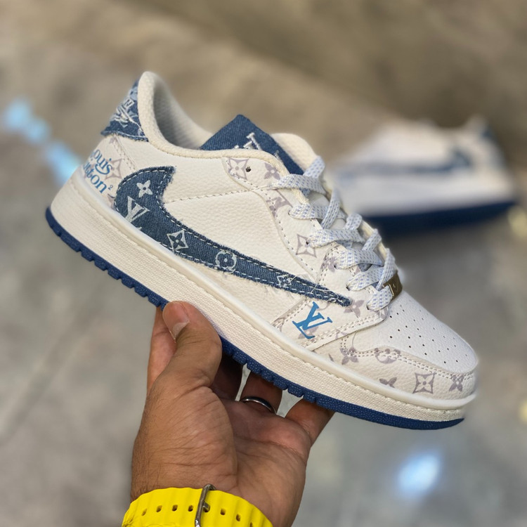 ترویس LV سفید آبی سایز 37 تا 40